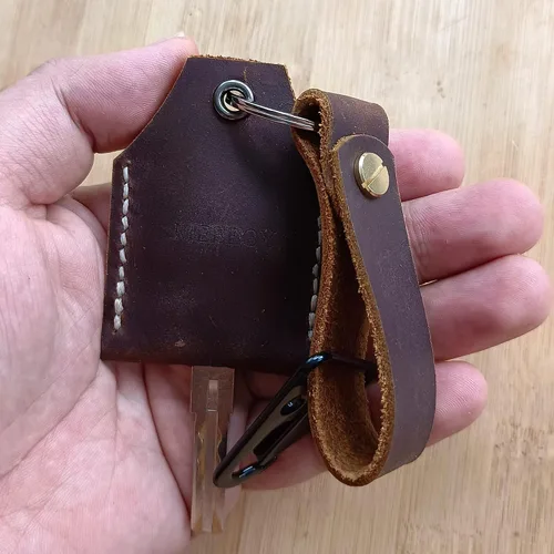 Vista 3 de Funda de cuero hecha a mano para llavero con funda para llavero de estilo vintage, accesorios elegantes, funda protectora para llaves