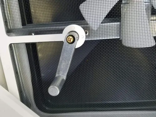 Vista 5 de HENG’S INDUSTRIES 14" Ventilación de techo universal para remolques de camping con tapa para humo y ventilador de 12 voltios 74112-C