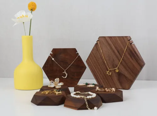Vista 5 de GemeShou Wood Necklace Display Stand, Walnut Hexagon Board Jewelry Holder for Show, Hanging Long Necklace Retail Jewelry organizerHexagon Necklace
