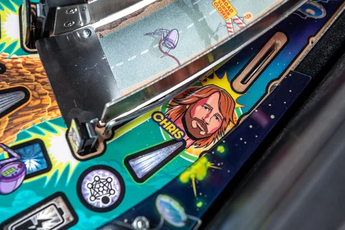 Vista 31 de Stern Pinball Foo Fighters con Insider Connected, Premium Edition Arcade Pinball Machine