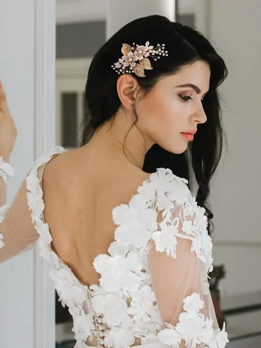 Vista 4 de SWEETV Peine de pelo de boda dorado hecho a mano, clip de pelo nupcial para boda, accesorios para el cabello