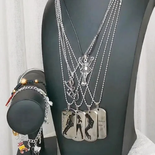 Vista 6 de Collar colgante para fanáticos, hombres y mujeres, joyería conmemorativa, collares, Zinc, Diamantes de imitación