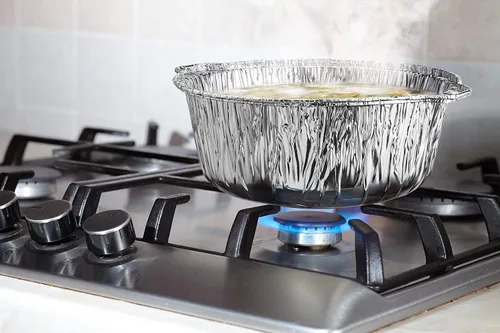 Vista 4 de Olla redonda de aluminio con tapa, perfecta para Acción de Gracias, campamento y hornear con tenedor de bambú gratis para una preparación fácil