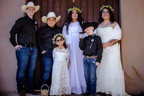 Vista 6 de DDazzling - Diadema de flores de eucalipto para mujer y niña, diseño de hojas verdes, banda para la cabeza, halo para novias, para foto