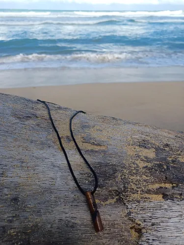 Vista 3 de Taino collar de madera para la buena suerte igual que en la playa dominicana, Madera