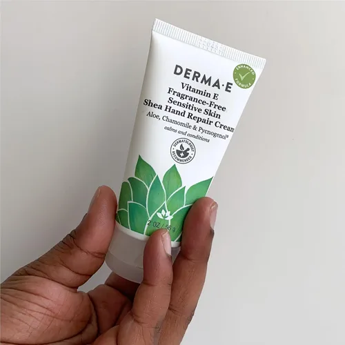 Vista 7 de DERMA E Crema de reparación de manos Shae para piel sensible con vitamina E
