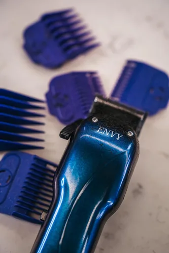 Vista 3 de Andis 560968 Edición Limitada Galaxy Envy Li Afeitadora Inalámbrica, Afeitadora de Cabello Recargable, Hoja Ajustable, Corte Cerrado Sin Espacios