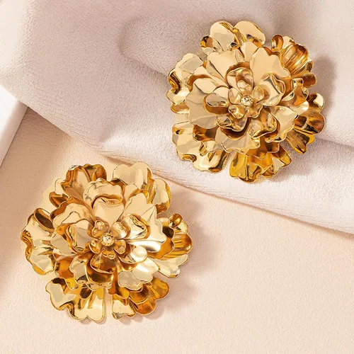 Vista 3 de Aretes de flor dorada para mujer, diseño floral bohemio en capas, aretes de flor grande