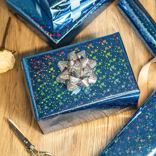 Vista 3 de Merture - Rollo de papel de regalo holográfico azul, papel de regalo azul con diseño de galaxia brillante para cumpleaños, baby shower, Navidad, día