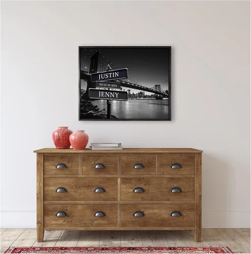 Vista 7 de CP CANVASPATH Letrero de calle con el nombre de la pareja y la fecha, impresiones personalizadas en lienzo del puente de Manhattan por la noche