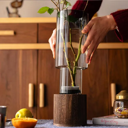 Vista 5 de Jarrón de vidrio de madera artístico, 10 pulgadas de alto, jarrón cilíndrico con base de madera, estilo rústico clásico bohemio para chimenea