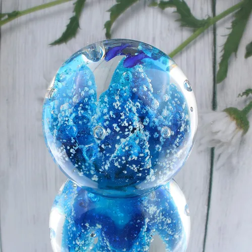 Vista 5 de Figura de bola de océano de vidrio artística pisapapeles soplado a mano pescado y coral mesa de oficina Fengshui Decoración 3.14 pulgadas (azul)