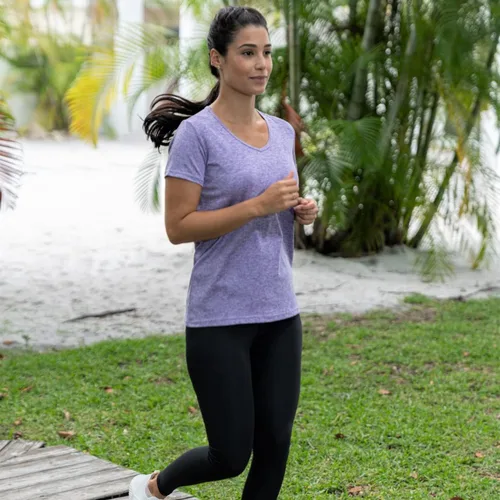 Vista 5 de Paquete de 5unidades camisetas de manga corta para mujer, con cuello en V, tela Dry-Fit que absorbe la humedad, para yoga (disponible en extragrande)