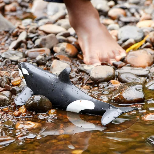 Vista 3 de schleich Wild Life - Juguete de ballena asesina – Figura realista de orca de 8 pulgadas – Figura de animal de vida silvestre del océano para jugar