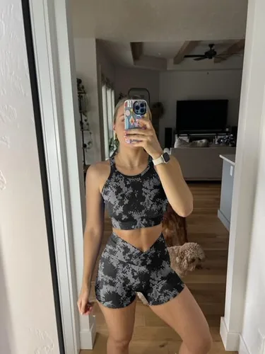 Vista 4 de JZC Conjuntos de entrenamiento para mujer, 2 piezas, acanalados, sin costuras, pantalones cortos de cintura alta, trajes de yoga