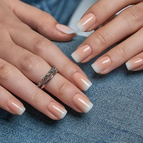 Vista 4 de CurvLife - Uñas postizas cuadradas cortas a presión, color blanco brillante Cuadrado Gradiente Blanco