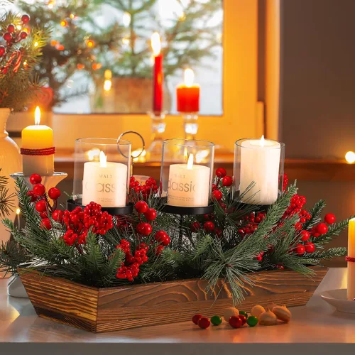 Vista 3 de Centro de mesa navideño de 3 pilares con portavelas de Navidad, bayas rojas artificiales, conos de pino y base de acero, arreglo de bayas