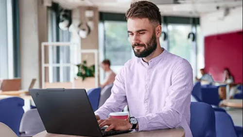 Vista 9 de Lenovo ThinkPad E14 Gen 7 Business Laptop, 14" FHD+, Intel Core 5 210H (> i7-1355U), FP, cámara web IR, KB retroiluminada, Thunderbolt 4