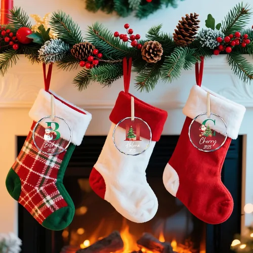 Vista 4 de Adornos con nombre de letra para árbol de Navidad, adornos de Navidad personalizados 2025, adornos de nombre inicial personalizados, decoraciones