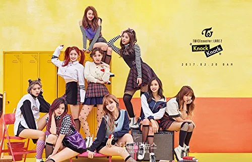 Vista 5 de TWICE TWICECOASTERLANE2 Special Album Random Ver CDPhoto CardLyrics BookStickerKnockKnockGoodsTracking Number