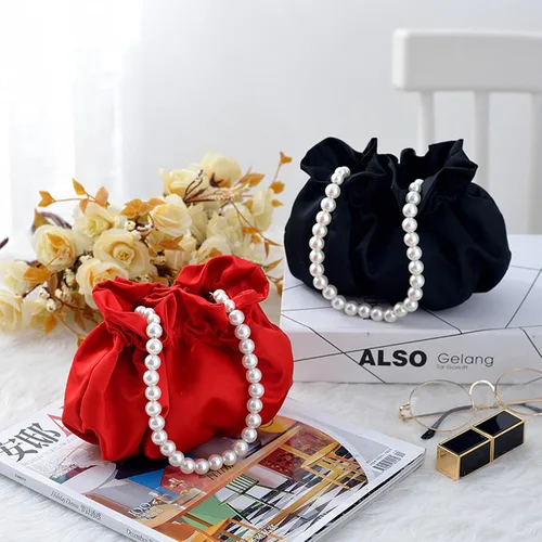 Vista 6 de LAKSMI Mini bolso de cubo con cadena de perlas