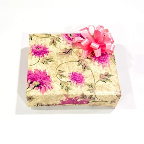 Vista 2 de Bonita caja de regalo rosa Posies Fudge Fudge de chocolate de 2 libras