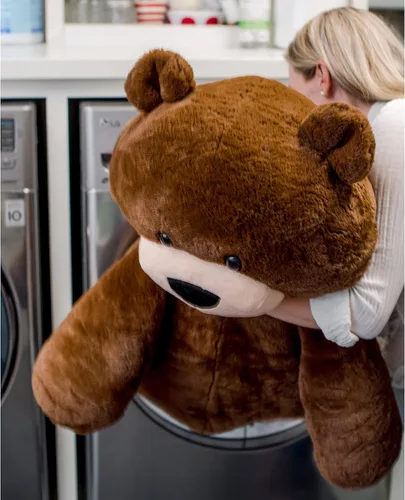 Vista 4 de Animal Adventure® Sqoosh2Poof™ Personaje de peluche gigante comprimido dentro de una caja pequeña Oso de 54 pulgadas