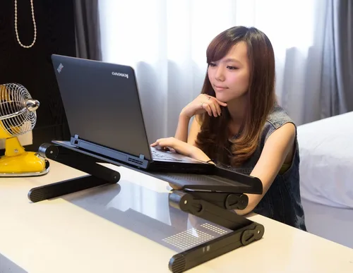 Vista 4 de Soporte de mesa ajustable con ventilación para laptop, bandeja de cama portátil, soporte para tablet, soporte para libros, juntas de botón de hasta