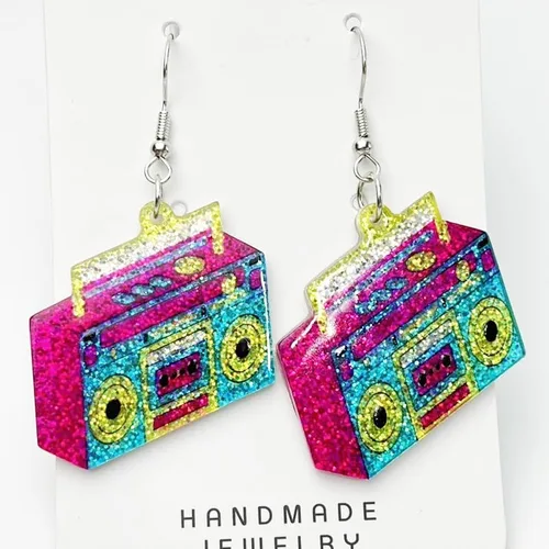 Vista 2 de Aretes de neón de los años 80 para mujer, coloridos aretes de gota de acrílico con cinta de cassette retro, aretes colgantes de radio con purpurina