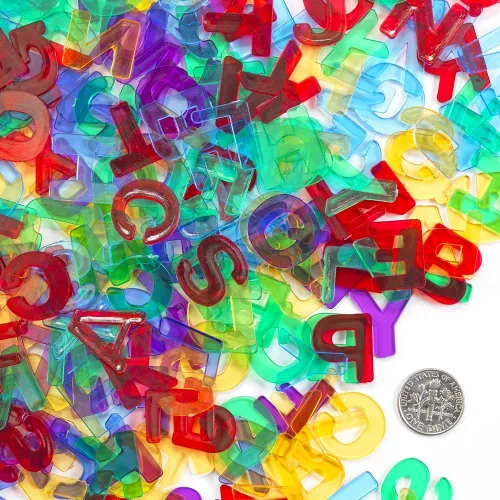 Vista 5 de Colorations Letras Plásticas Multicolor Translúcidas Mayúsculas, 3/4" Cada Una, 208 Piezas, Para Collage, Letras ABC, Alfabeto Para Niños