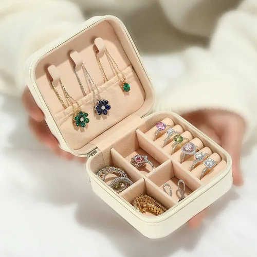 Vista 2 de Parima Regalos para el día de San Valentín para ella, organizador pequeño de joyería con inicial, joyero de viaje blanco para mujeres y niñas