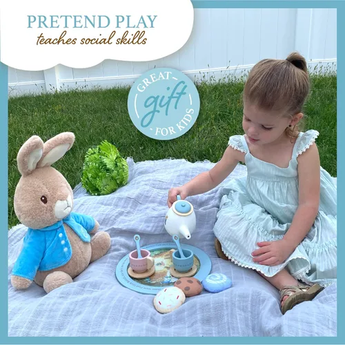 Vista 3 de Kids Preferred Beatrix Potter Peter Rabbit - Juego de té de madera para juego de simulación, 11 piezas