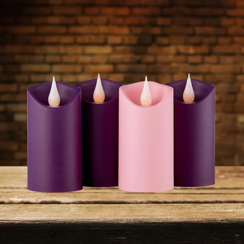 Vista 4 de Needzo Juego de velas de pilar de mesa sin llama, velas LED sin perfume, accesorios de corona de Navidad, decoración del hogar, paquete de 4