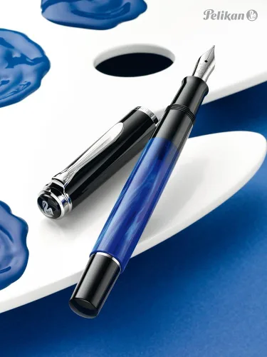 Vista 2 de Pelikan Classic M205 - Pluma estilográfica con relleno de pistón, mármol azul, punta extrafina
