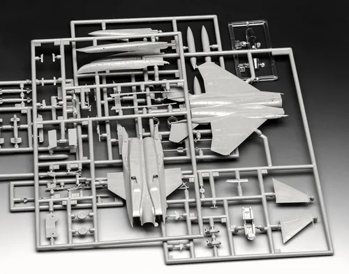 Vista 6 de Revell Alemania 03972 1/144 F-15E Strike Eagle - Kit