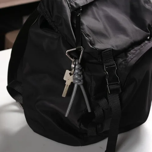 Vista 4 de Llavero de cuero universal unisex con triángulo extraíble abierto llavero