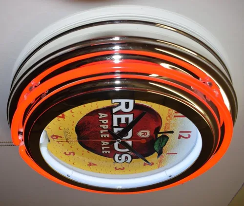 Vista 4 de Redd's Apple Ale Beer Logo Red Double Neon Publicidad Reloj Hombre Cueva Bar Decoración