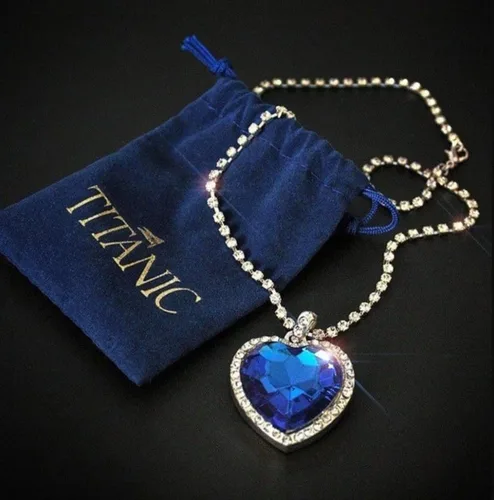 Vista 2 de Collar Corazón Azul Del Océano y Bolsa De Terciopelo Azul, Cristal