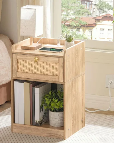 Vista 11 de CHOEZON - Mesa de noche, mesa auxiliar con estación de carga, mesa lateral con cajón estilo ratán y estante de almacenamiento, mesa de sofá moderna