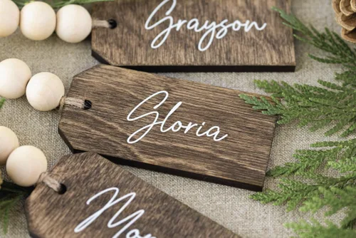 Vista 3 de Etiqueta de nombre de madera con cuentas, etiquetas personalizadas para calcetines de Navidad