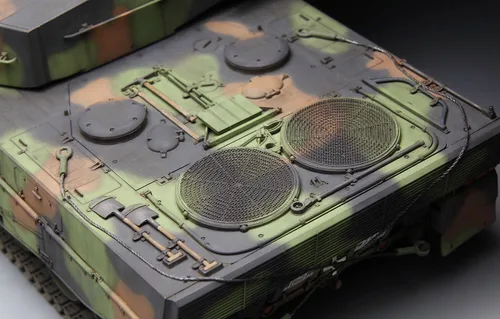 Vista 8 de Meng Kit de modelo de tanque de batalla principal alemán leopardo