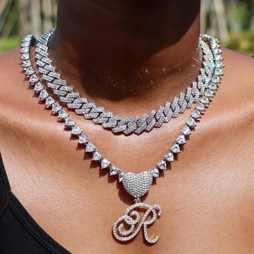 Vista 2 de DLSIXNCO Cadena de eslabones cubanos de plata para mujer, collares en capas con iniciales cursivas en forma de corazón, collar con colgante