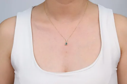 Vista 5 de Gin Grace Colgante de esmeralda zambiana natural de oro amarillo de 10 quilates con diamantes naturales para mujer joyería ética auténtica