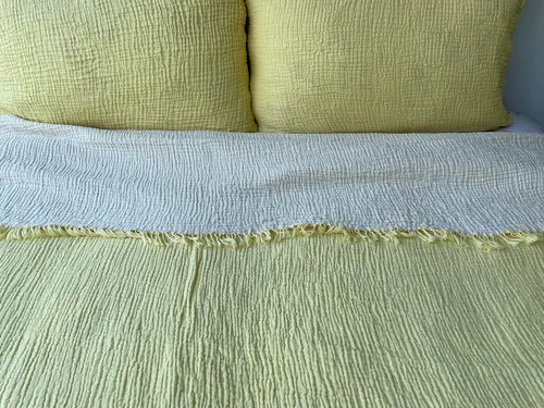 Vista 5 de DEKADRON Manta 100% de muselina de algodón, colcha de 4 capas, funda de cama suave de muselina de algodón turco, colcha reversible, color amarillo