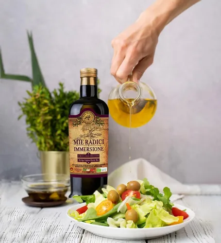 Vista 6 de Mie Radici Immessione D.O.P.- Aceite de oliva virgen extra prensado en frío orgánico Hecho de aceitunas sicilianas superiores Sabores afrutados
