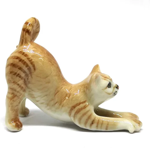 Vista 2 de Figura coleccionable en miniatura de cerámica marrón lindo gato estatuilla casa de muñecas hecha a mano