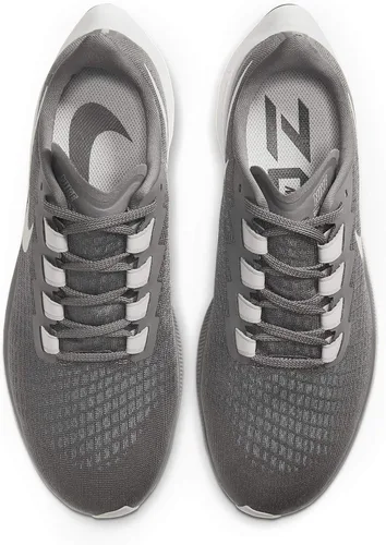 Vista 6 de NIKE RACE - Tenis de correr para hombre, gris, 12.5