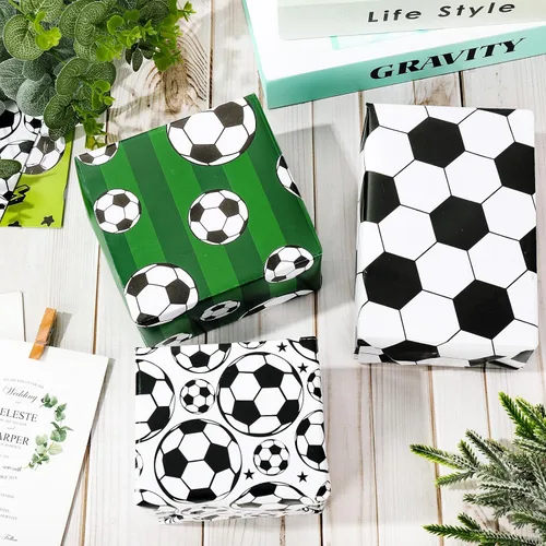 Vista 4 de AnyDesign Papel de regalo de fútbol, papel de regalo con temática de fútbol, blanco, negro, verde, papel de arte de fútbol a granel plegado plano