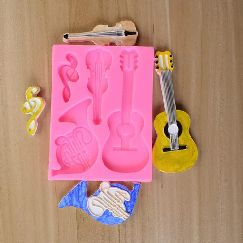 Vista 4 de Instrumentos musicales hechos a mano Molde de resina Guitarra Violín Llavero Colgante de resina epoxi Molde de fundición de joyería Herramientas