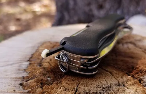 Vista 3 de Tortoise Gear Firefly - Paquete de 8 cuchillos Victorinox del ejército suizo